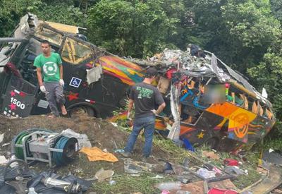 Acidente com ônibus deixa 10 mortos no Paraná