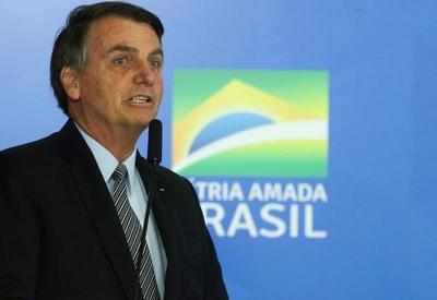 Bolsonaro prorroga prazo para pagamento de auxílio a artistas