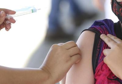 Menos de 15% dos brasileiros tomaram vacina bivalente contra covid