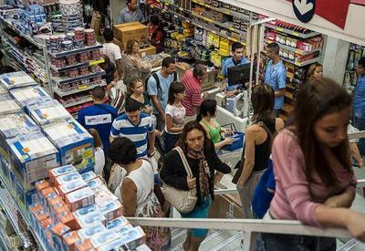 Às vésperas de Black Friday, brasileiros preveem consumo moderado