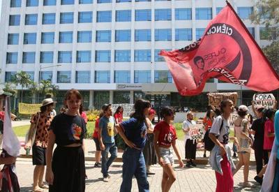 Associação de docentes da USP anuncia greve em apoio a estudantes
