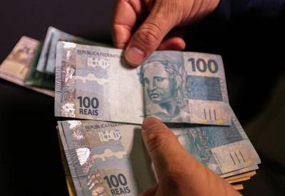 Pagamento do 13º salário pode injetar R$ 232,6 bi na economia, diz Dieese