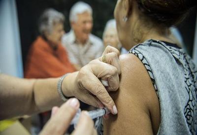 Vacinação de idosos acima de 80 anos é antecipada em São Paulo