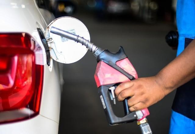 Governo notifica Petrobras para explicar aumento no preço da gasolina