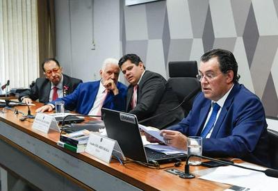 Eduardo Braga lê relatório da PEC da reforma tributária e Alcolumbre concede vista