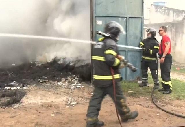 Ataques no RN: galpão é incendiado e governo diz que 57 foram presos