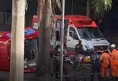Ambulância tomba com paciente ferido em Minas Gerais