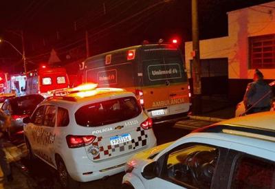 Homem invade hospital e esfaqueia 8 pessoas; agressor foi morto pela PM