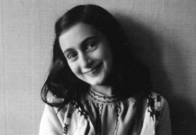 Suspeito de entregar Anne Frank é identificado após 77 anos