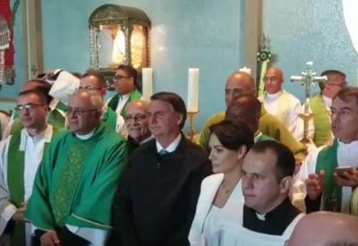 Bolsonaro participa de missa em Brasília no dia em que facada completa 4 anos