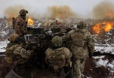 Rússia carece de munições para avanço de ofensiva, diz inteligência britânica