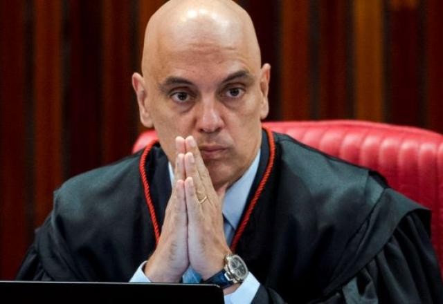 Após Nunes Marques livrar deputados, Moraes reforça fala contra fake news