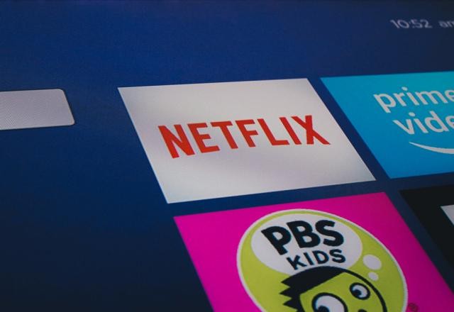 Netflix lança plano mais barato com anúncios; veja novidades