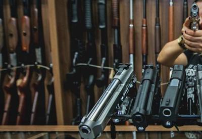 Pistola liberada por Bolsonaro bate novo recorde de apreensões no DF