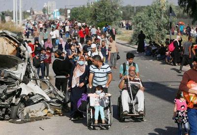 Israel abre passagem e volta a exigir que moradores deixem norte de Gaza