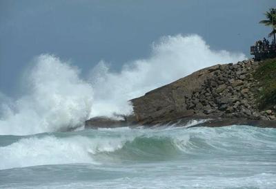 Ciclone extratropical: Marinha alerta para ondas de até 4 metros do RS ao RJ