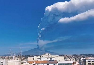 Erupção do vulcão Etna fecha espaço aéreo no sul da Itália