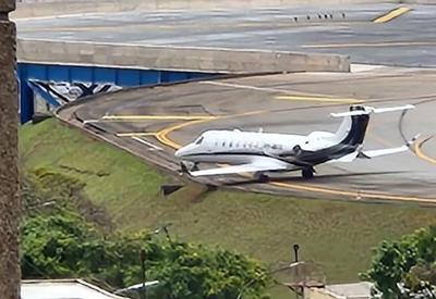 Pneus de avião estouram em pouso e Congonhas interrompe operações