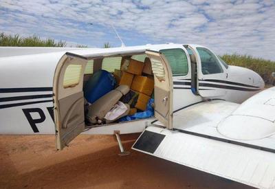 Caças da FAB interceptam avião com 400 kg de cocaína