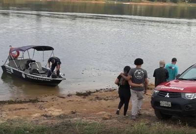 Barco vira em represa e deixa um desaparecido, no interior de São Paulo