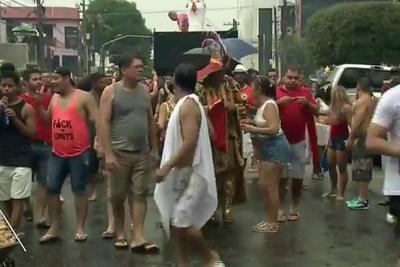 Bloco carnavalesco inaugura a folia no dia de Natal em Belém do Pará