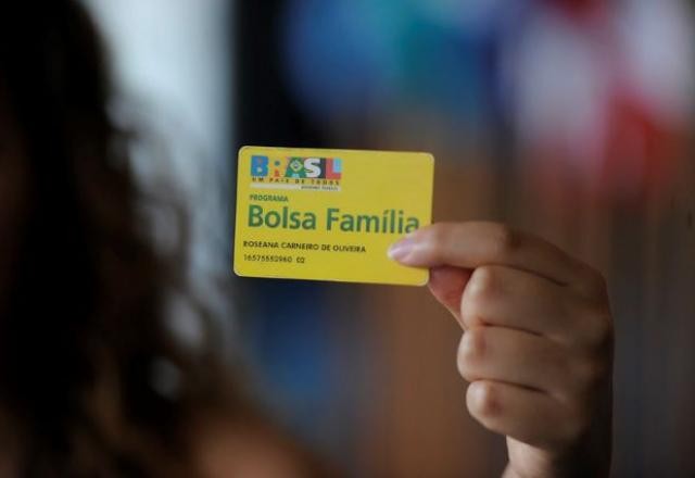 Bolsonaro diz que governo estuda dobrar o valor do Bolsa Família