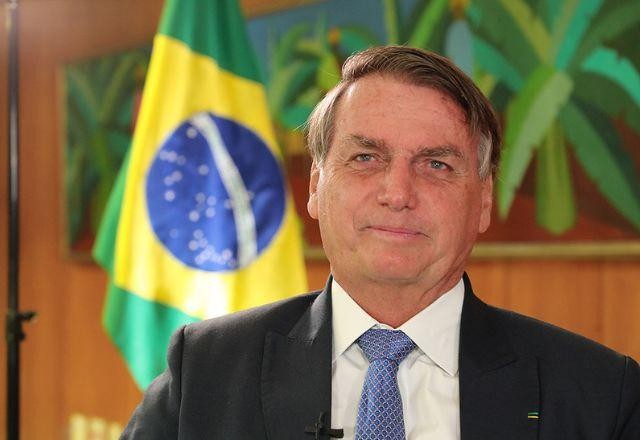 Em Brasília, Bolsonaro recebe apoio de cantores sertanejos