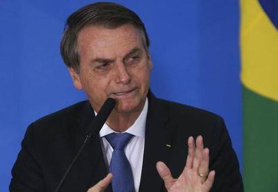 Bolsonaro culpa ONGs por crimes ambientais no Brasil e exterior