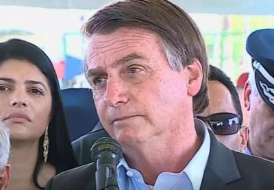 Bolsonaro diz que Greenwald "talvez pegue uma cana" no Brasil