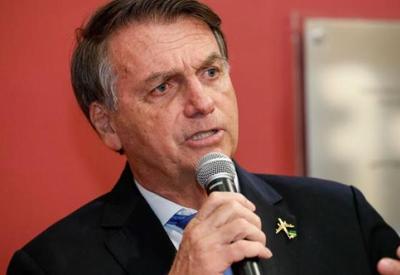 Bolsonaro critica PL dos absorventes: "Mulher começou a menstruar no meu governo"