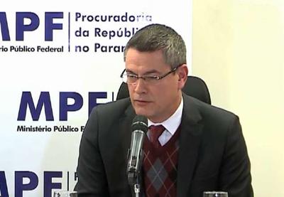 Bolsonaro exonera Valeixo do comando da Polícia Federal