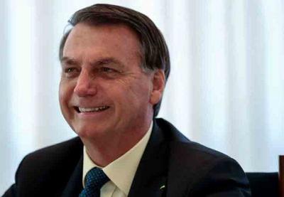 Bolsonaro sanciona lei que cria linha de crédito para autônomos na pandemia
