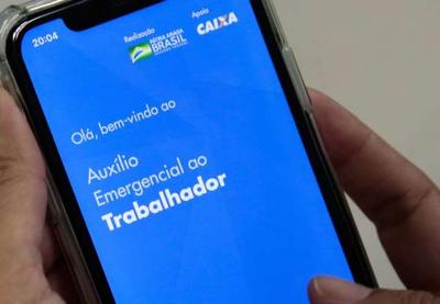 Bolsonaro veta auxílio emergencial em dobro para pais solteiros