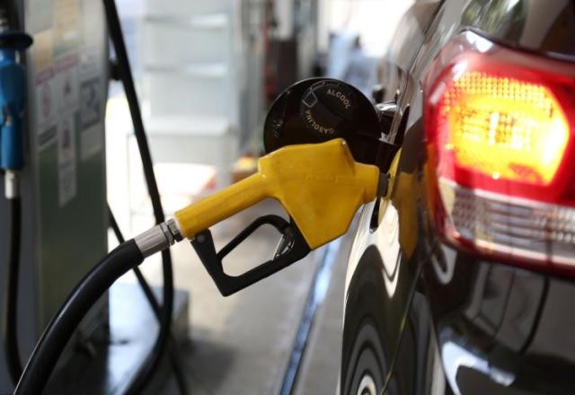 Governo projeta pacotão para conter alta no preço dos combustíveis