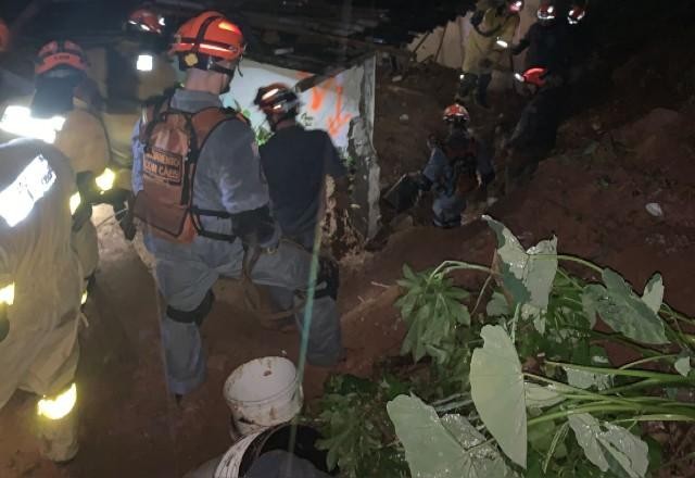 Três pessoas morrem em deslizamento de terra em Embu das Artes (SP)