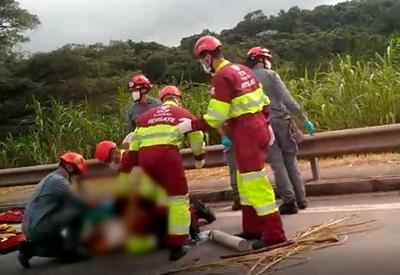 Ciclista morre após ser atingido por carro desgovernado na rodovia Anhanguera