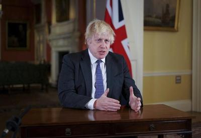 Boris Johnson tenta reestruturar governo em meio às demissões
