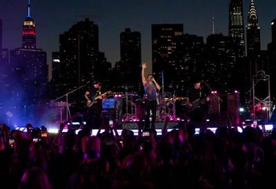 Coldplay pede apoio de governadores brasileiros sobre o meio ambiente