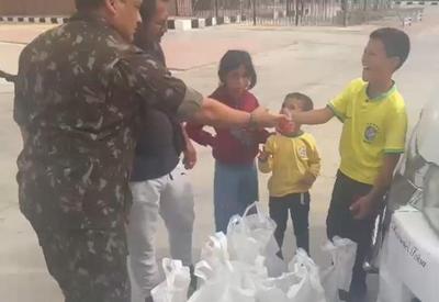 Brasileiros que saíram de Gaza recebem alimentos da embaixada no Egito