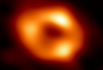Cientistas captam imagem inédita de buraco negro no centro da Via Láctea