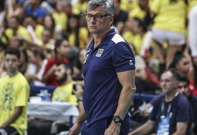 Técnico da seleção masculina de vôlei é intubado no Rio de Janeiro