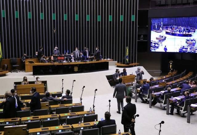Deputados vão decidir se aceitam ou não prisão de deputado Daniel Silveira