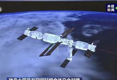 Astronautas chineses concluem caminhada no espaço