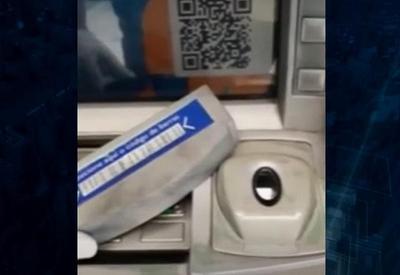 Criança descobre "chupa-cabra" em caixa eletrônico de banco