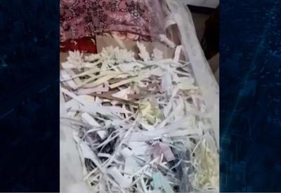 Funerária coloca papel picado no lugar de flores em caixão e revolta família
