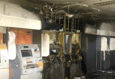 Revoltado com nome "sujo", homem ateia fogo em agência bancária