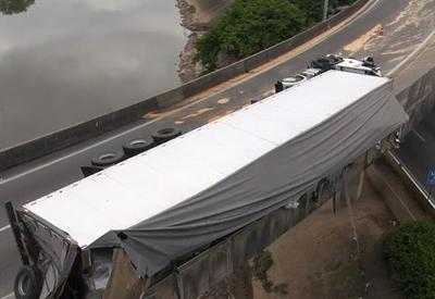 SP: rodovias Anhanguera e Dutra registram acidentes graves com carretas