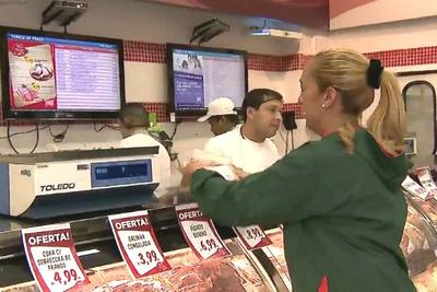 Carne de frango volta mais cara aos supermercados 