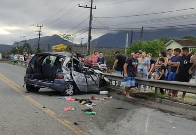 Câmera flagra acidente na BR 101, em Joinville (SC)