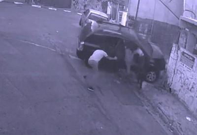 Perseguição a carro roubado termina em acidente, em Osasco (SP)